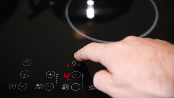 Fechar o painel de controle do fogão elétrico — Vídeo de Stock