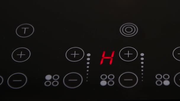 Primer plano del panel de control de la estufa eléctrica — Vídeo de stock