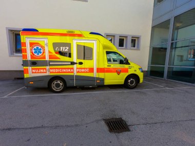 Ambulans araba acil Kliniği önünde