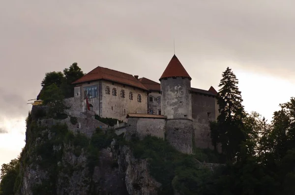 Castillo de Bled, Eslovenia al atardecer — Foto de Stock
