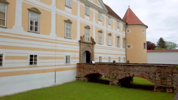 Renaissance Baroque Palace in medieval European town, Castle in Slovenska Bistrica, Slovenia — стоковое видео