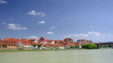 Maribor, Slovenya Drava nehir rıhtım güneşli bir günde Lent ile, zaman atlamalı