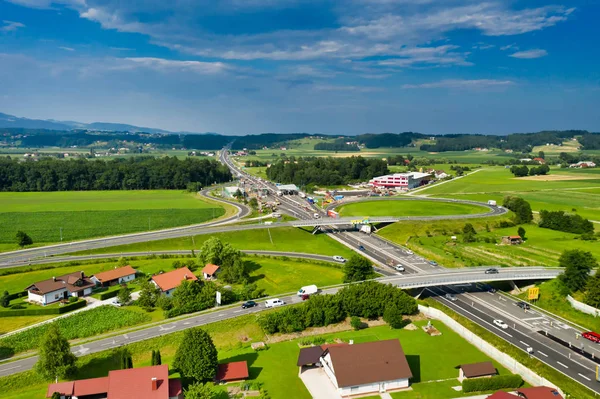 Estação de pedágio na estrada na Eslovénia, estação de pedágio Tepanje na A1 removido — Fotografia de Stock