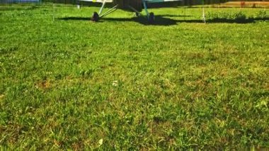 Rus Antonov An-2 çim havaalanı, vintage Sovyet pervane uçak