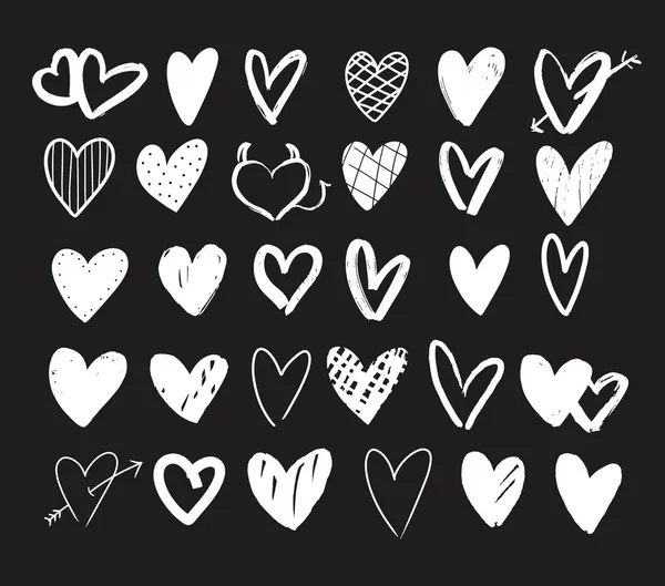 Набор из 30 нарисованных вручную векторных простых сердец. Декоративные элементы дизайна . — стоковый вектор