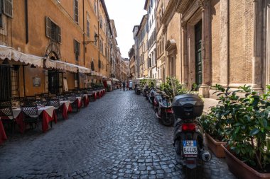 Roma, İtalya 'daki eski rahat caddenin manzarası. Roma 'nın mimarisi ve simgesi.