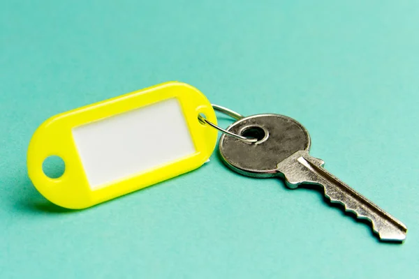 Yellow Key Tag Turquoise Textured Cardboard Background Concept Rent Selling — ストック写真