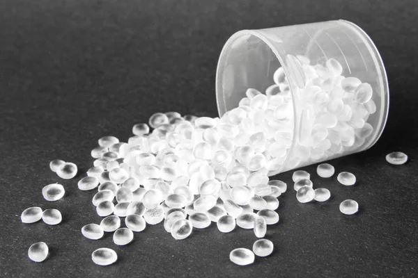 Transparante polyethyleen korrels. HDPE. plastic pellets. Plastic — Stockfoto