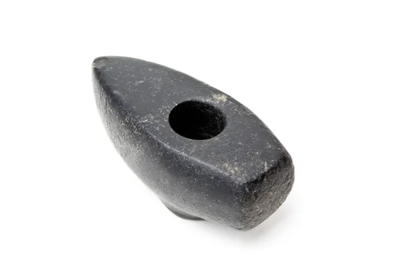 Um velho martelo de pedra sobre fundo branco. Ancient Axe fêmea para — Fotografia de Stock
