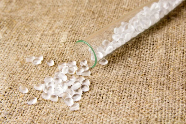 Plastic pellets. Transparant polyethyleen korrels. Kunststof Raw — Stockfoto