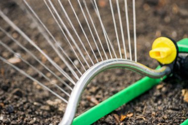 Çim Sulama Bahçe otomatik sulama sistemi sprey. Otomatik sulama yağmurlama