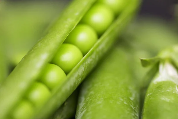 Beautiful Close Green Fresh Peas Pea Pods Healthy Food — Stock Photo, Image