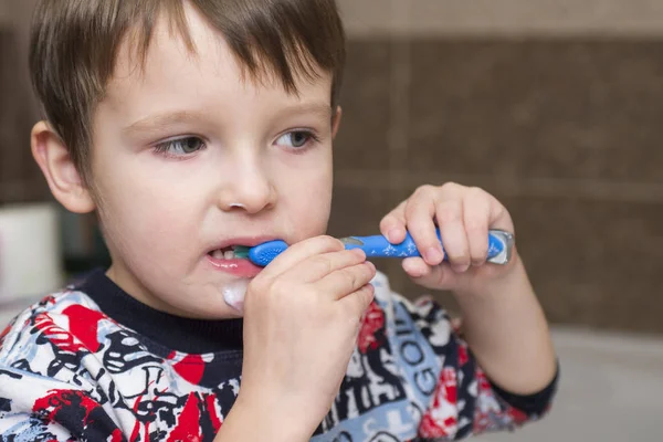 Chłopiec Dziecko Szczotkowanie Zębów Mały Chłopczyk Szczoteczka Zębów — Zdjęcie stockowe