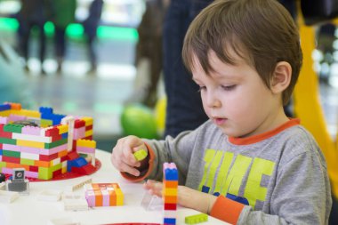 Çocuk tasarımcı toplar. Kids hareket anaokulu ya da evde