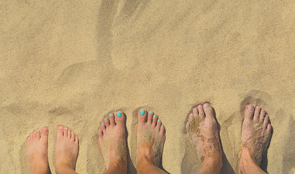 Pés Família Areia Praia — Fotografia de Stock