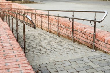 Yeni demir parmaklıklar şehir parkı ile iniş