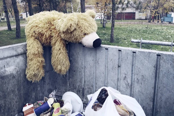 Abandoned Teddy Bear Trash Can Symbol Leaving Childhood Growing — Stock Photo, Image