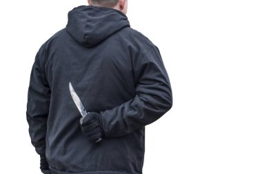 Beyaz arka planda izole bıçaklı bir adam. Arkasından bıçaklı silahla suçlu