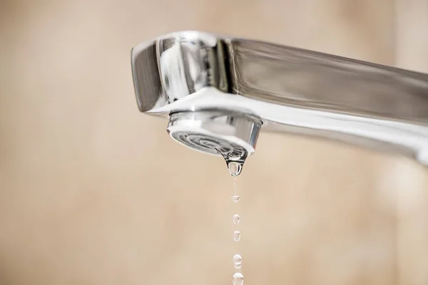 Water tap and drops of water. Water tap with dripping waterdrop. Water leaking, saving — Stock Photo, Image