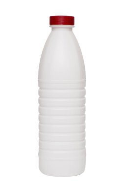 Beyaz arka planda süt plastik şişe. Süt ürünleri süt, içecek yoğurt, krema, tatlı için vida kapağı ile beyaz parlak plastik şişe