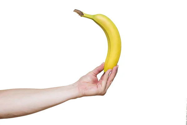 La mano di un giovane che tiene una bella banana fresca e gialla. Mano maschile che tiene una banana su sfondo bianco — Foto Stock