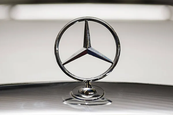 Zaporozhye Ukraine October 2019 Mercedes Benz Sign Hood Black Vehicle — Stock Photo, Image