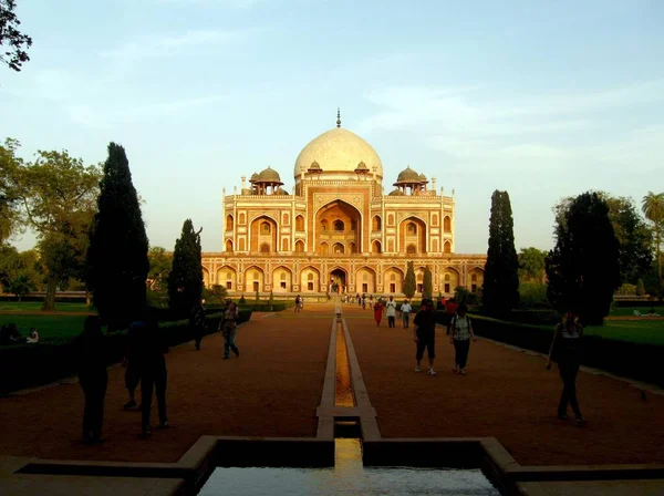 Humayun 'un mezarı Delhi' deki güzel eski Babür mimari anıtı..