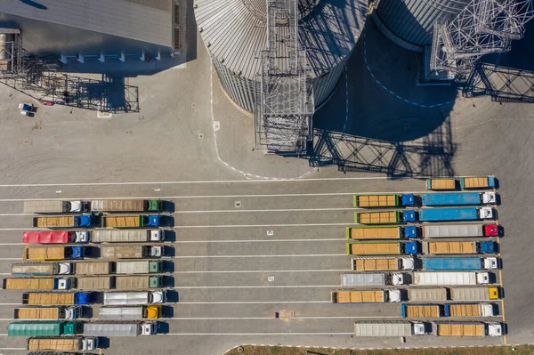 Tahıl Terminalindeki Kamyonlar Için Depolama Alanı Yukarıdan Bak Hava Fotoğrafçılığı — Stok fotoğraf
