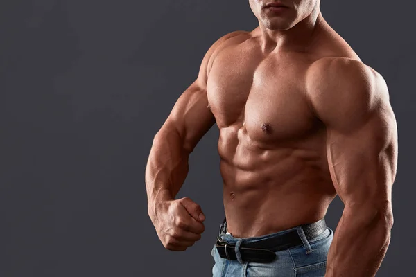 Culturista Hombre Con Abdominales Perfectos Hombros Bíceps Tríceps Pecho Entrenador — Foto de Stock