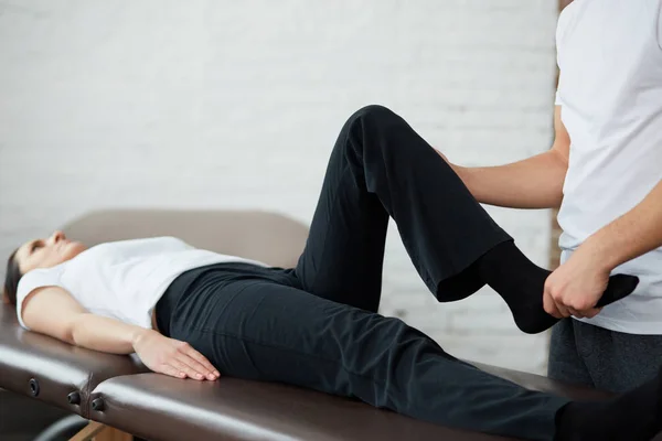 Female Patient Doing Physical Exercises Physiotherapist Male Therapist Treating Injured — Stock Photo, Image