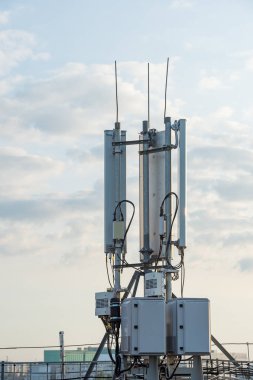 Kablosuz telekomünikasyon ekipmanları sektörü antenler ve yüklü bir paratoner
