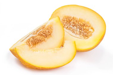 Beyaz arka plan üzerinde izole tohumları ile tatlı sarı kavun dilimleri