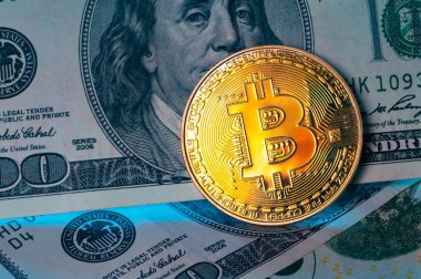 Altın bitcoins. Cryptocurrency ve doları para birimi.