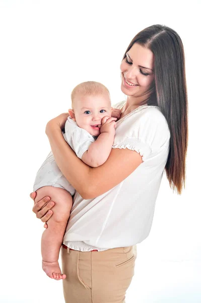 Felice Famiglia Allegra Madre Bambino Ridono Abbracciano Sfondo Bianco — Foto Stock