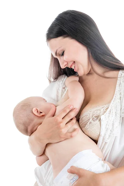 婴儿饮用母乳与快乐的母亲在白色隔离 — 图库照片