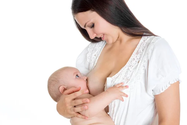Mãe Feliz Amamentando Seu Bebê Isolado Branco — Fotografia de Stock