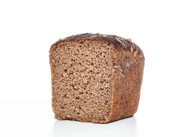 Polovinu Žitného Chleba Bílém Pozadí — Stock fotografie