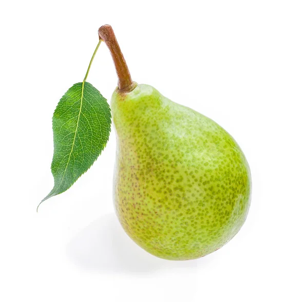 Poire Verte Avec Feuilles Isolées Sur Blanc — Photo