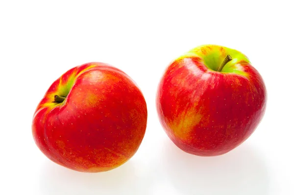 Kırmızı Elma Beyaz Arkaplanda Izole Edildi — Stok fotoğraf