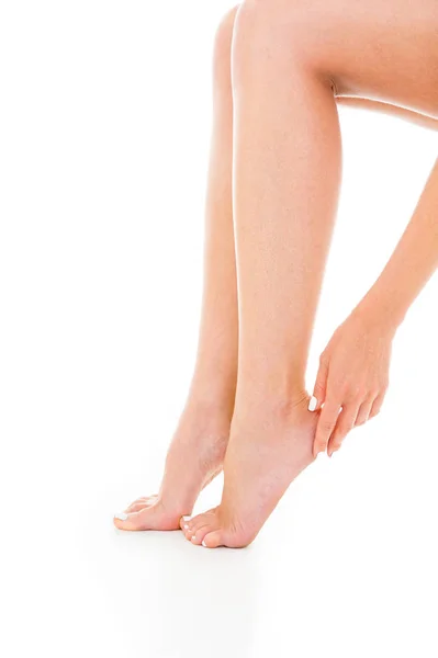 Žena Která Stará Její Nohy — Stock fotografie