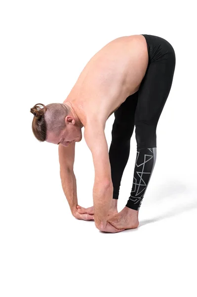 Pria Kuat Berlatih Yoga Mengenakan Pakaian Olahraga Hitam Terisolasi Pada — Stok Foto