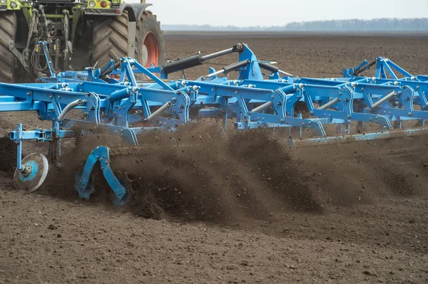 Trator Que Prepara Terra Com Cultivador Plântulas Âmbito Das Actividades — Fotografia de Stock