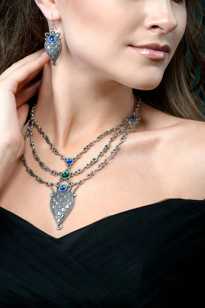 Elegant Fashionable Woman Jewelry Beauty Young Model Silver Pendant Dark — Stock Photo, Image