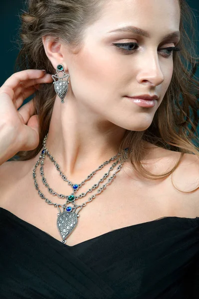 Beautiful Woman Silver Necklace — Stock Photo, Image