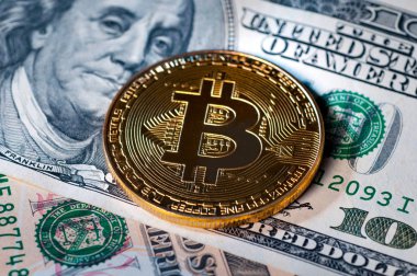 Dolar faturaları zemin üzerine altın metal bitcoin