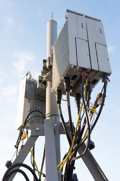 Wieża Telekomunikacyjna Wieża Radiowa Lub Stacja Bazowa Telefonu Komórkowego Rozwój — Zdjęcie stockowe