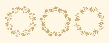 Basit çiçek çemberi çerçeveleri. Dalları, yaprakları ve çiçekleri içeren el yapımı botanik çelenkler. İzole vektör çizimleri, düğün davetiyeleri, kartlar, poster şablonları için mükemmel..