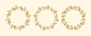 Basit çiçek çemberi çerçeveleri. Dalları, yaprakları ve çiçekleri içeren el yapımı botanik çelenkler. İzole vektör çizimleri, düğün davetiyeleri, kartlar, poster şablonları için mükemmel..
