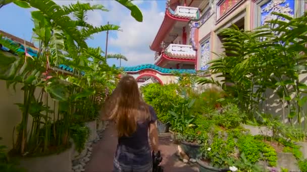 Sevimli Çocukla Tayland Renkli Binalar Güzel Eski Yerde Genç Kadınla — Stok video