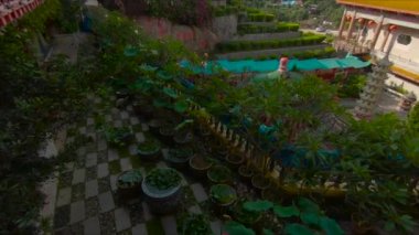 Slowmotion steadycam atış bir Kek Lok Si tapınak adada Penang, Malezya